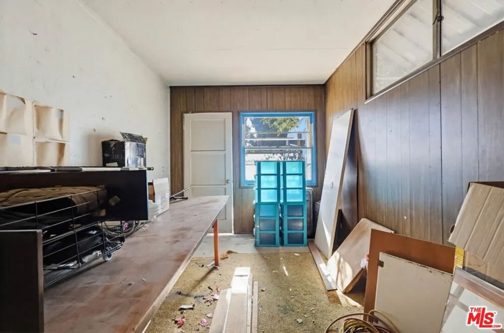 1817 W Burbank Boulevard, Burbank, California 91506 home-pic-23