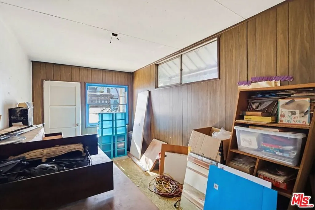 1817 W Burbank Boulevard, Burbank, California 91506 home-pic-22