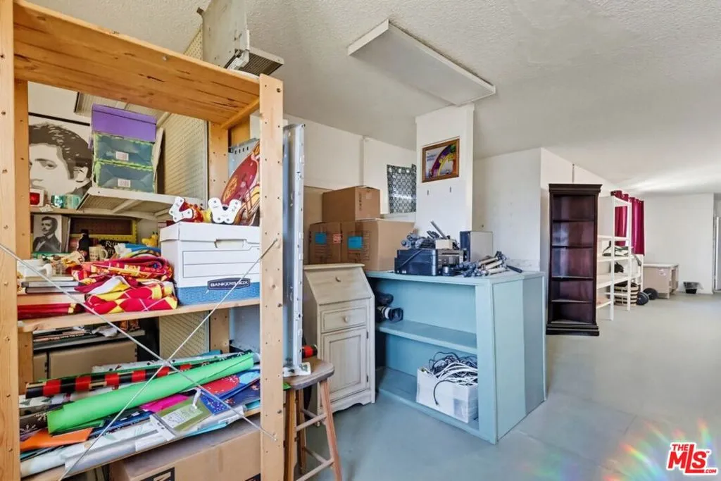 1817 W Burbank Boulevard, Burbank, California 91506 home-pic-7