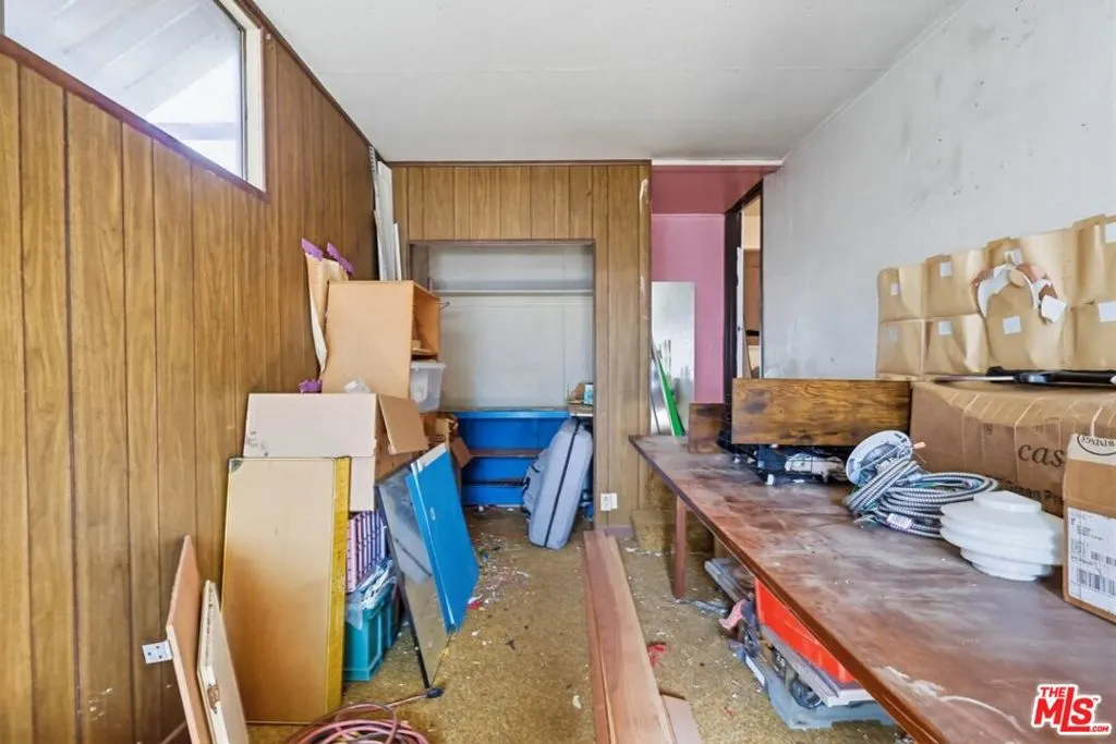 1817 W Burbank Boulevard, Burbank, California 91506 home-pic-24