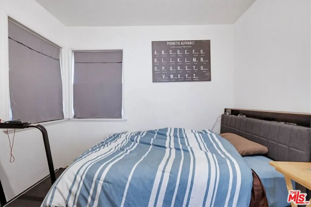 1817 W Burbank Boulevard, Burbank, California 91506 home-pic-53