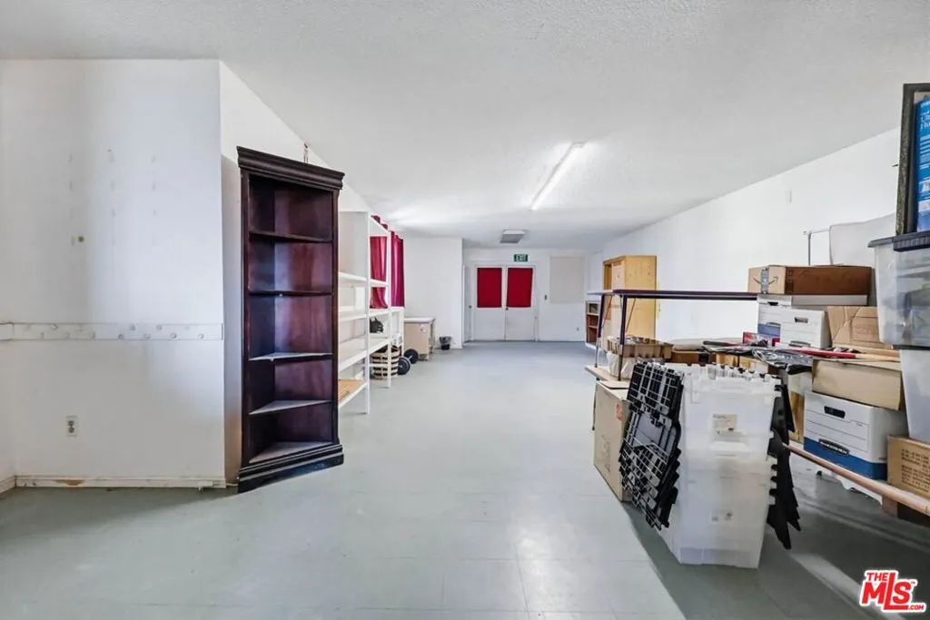 1817 W Burbank Boulevard, Burbank, California 91506 home-pic-13