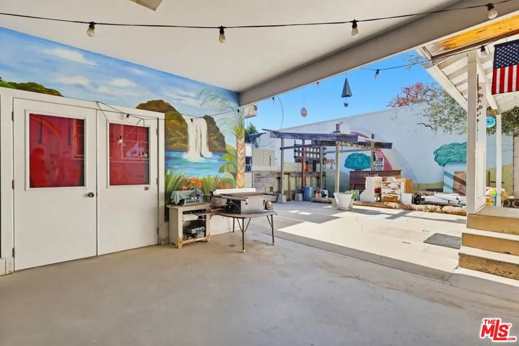 1817 W Burbank Boulevard, Burbank, California 91506 home-pic-28