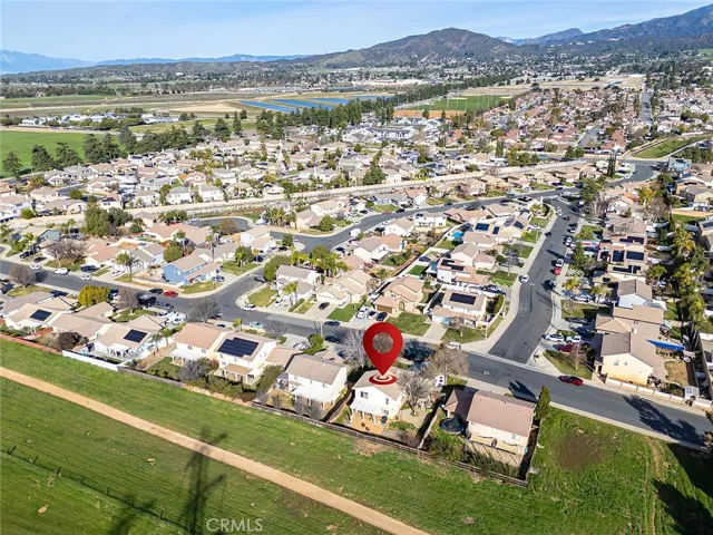 NO neighbors behind you!