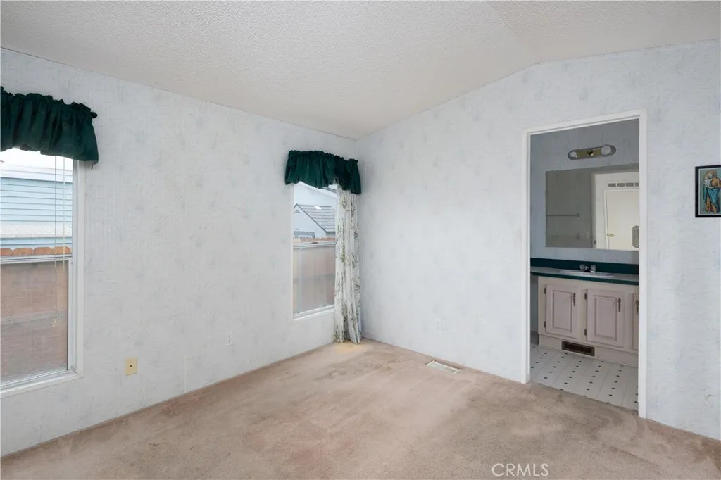 Second large bedroom