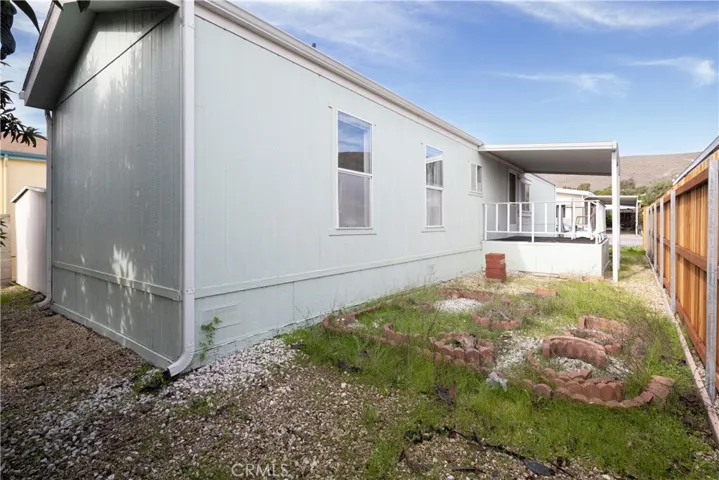 The back of the home where it can be seen that a beautiful garden can be planted.