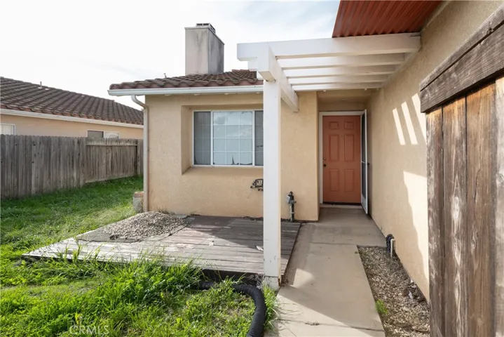 545 Santa Cruz Court has a private front yard as well as a private backyard.