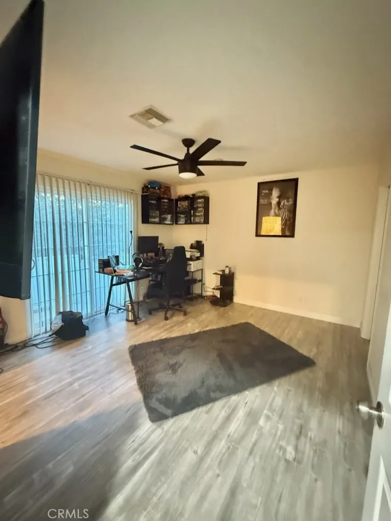 10549 Rhodesia, Sunland, California 91040 home-pic-10