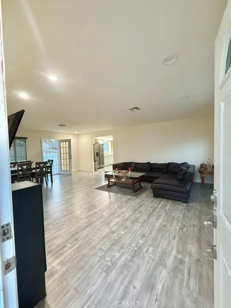 10549 Rhodesia, Sunland, California 91040 home-pic-4