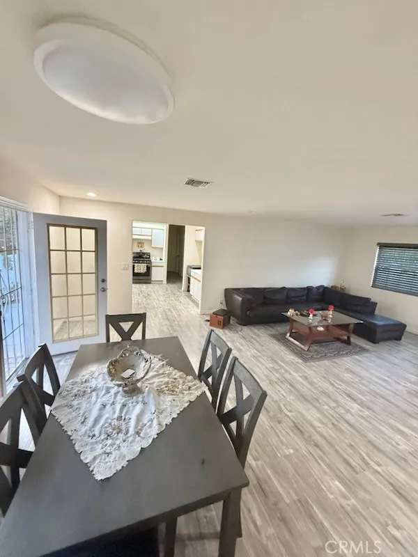 10549 Rhodesia, Sunland, California 91040 home-pic-6