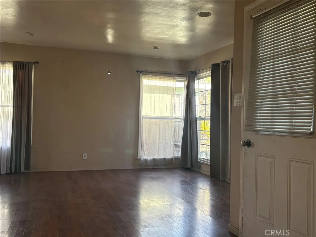 6331 Columbus Avenue, Van Nuys, California 91411 home-pic-5
