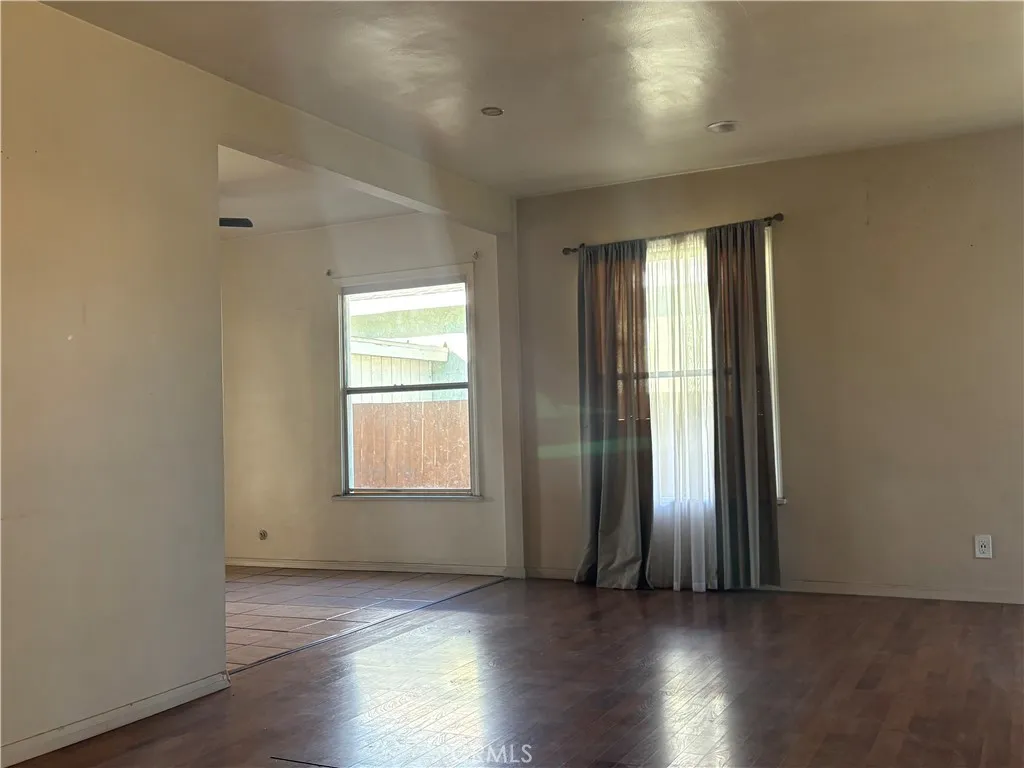 6331 Columbus Avenue, Van Nuys, California 91411 home-pic-6