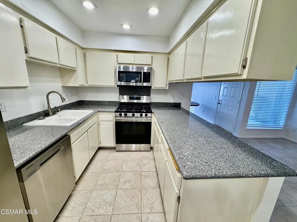 15266 Campus Park Drive C, Moorpark, California 93021 home-pic-6