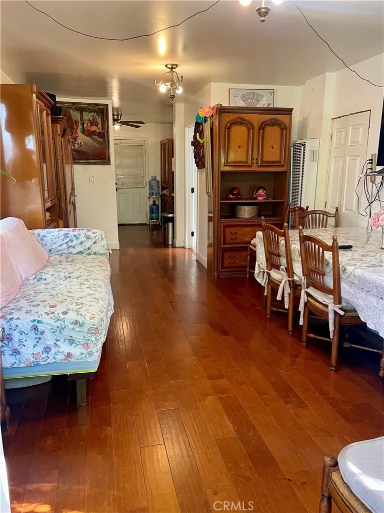 6558 S Van Ness, Los Angeles, California 90047 home-pic-3