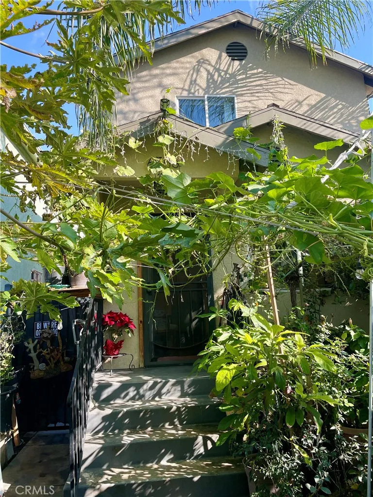 6558 S Van Ness, Los Angeles, California 90047 home-pic-1