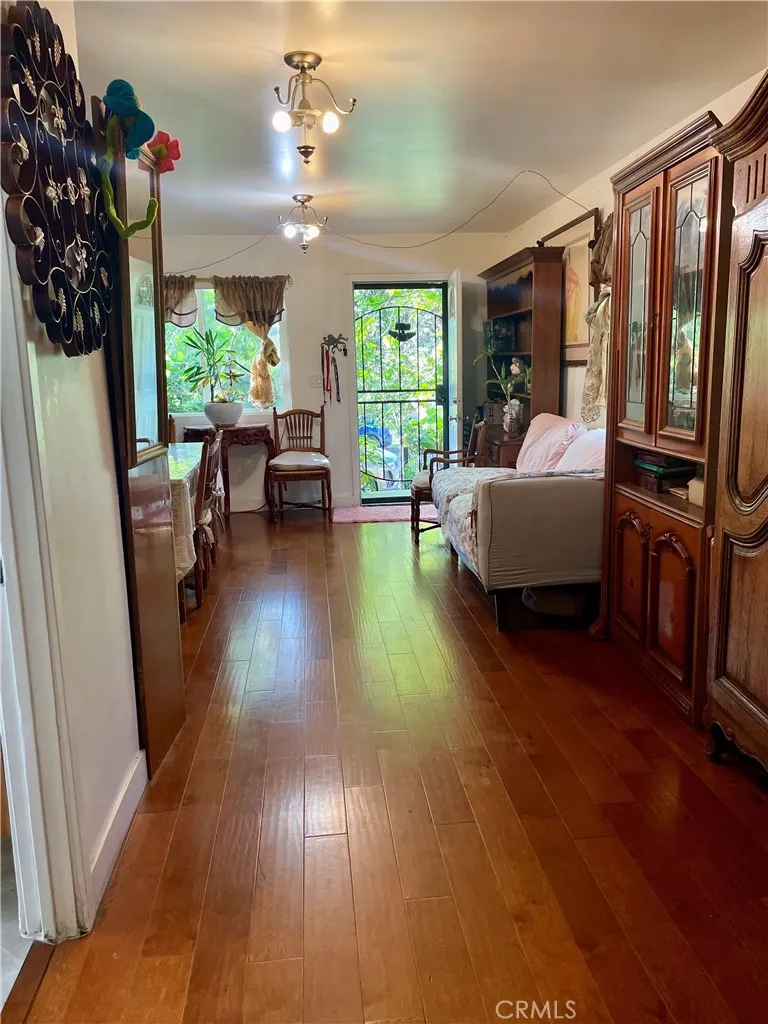 6558 S Van Ness, Los Angeles, California 90047 home-pic-6