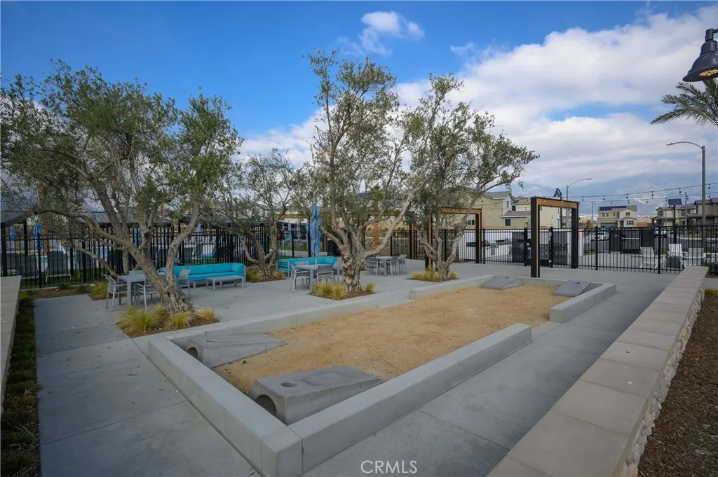 2441 Gunner Ridge Way, Rialto, California 92377 home-pic-22