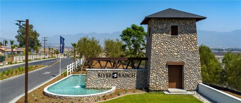 2441 Gunner Ridge Way, Rialto, California 92377 home-pic-20