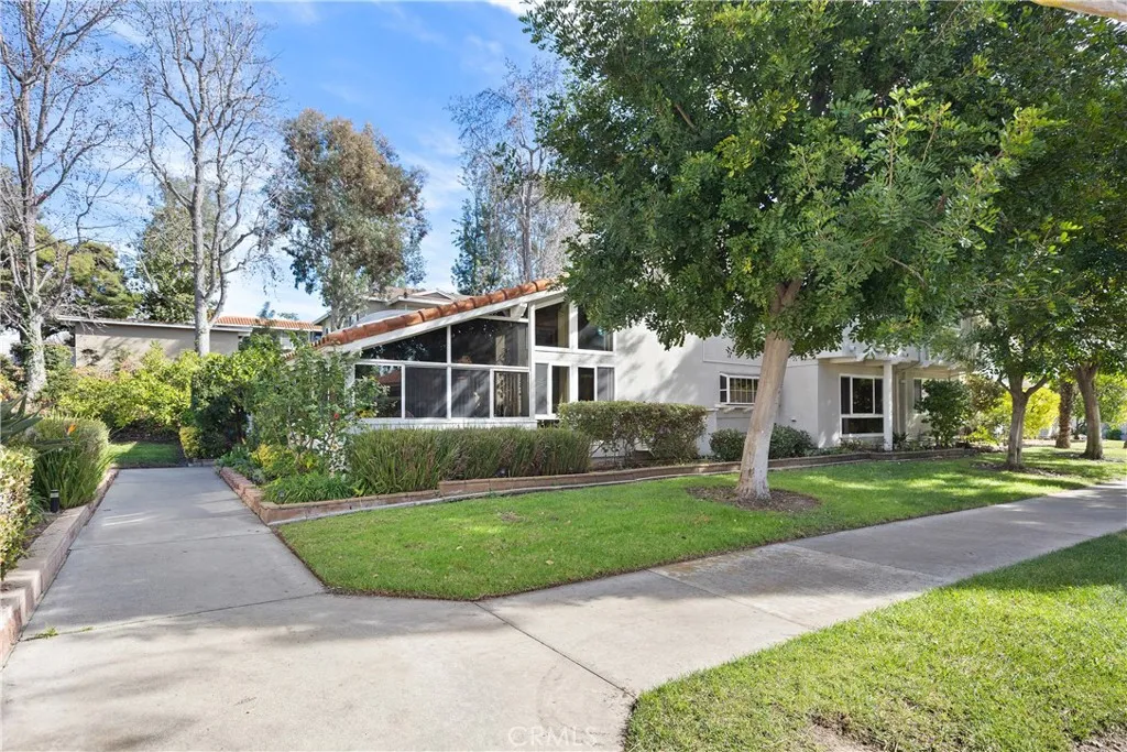 616 Avenida Sevilla D, Laguna Woods, California 92637 home-pic-1