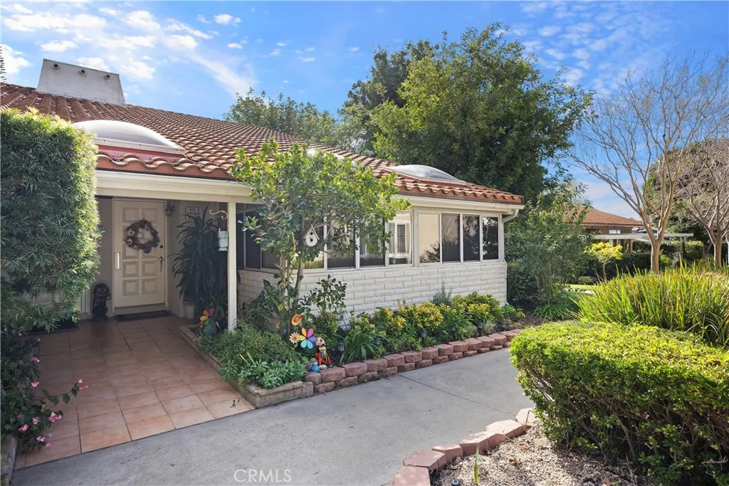 616 Avenida Sevilla D, Laguna Woods, California 92637 home-pic-2