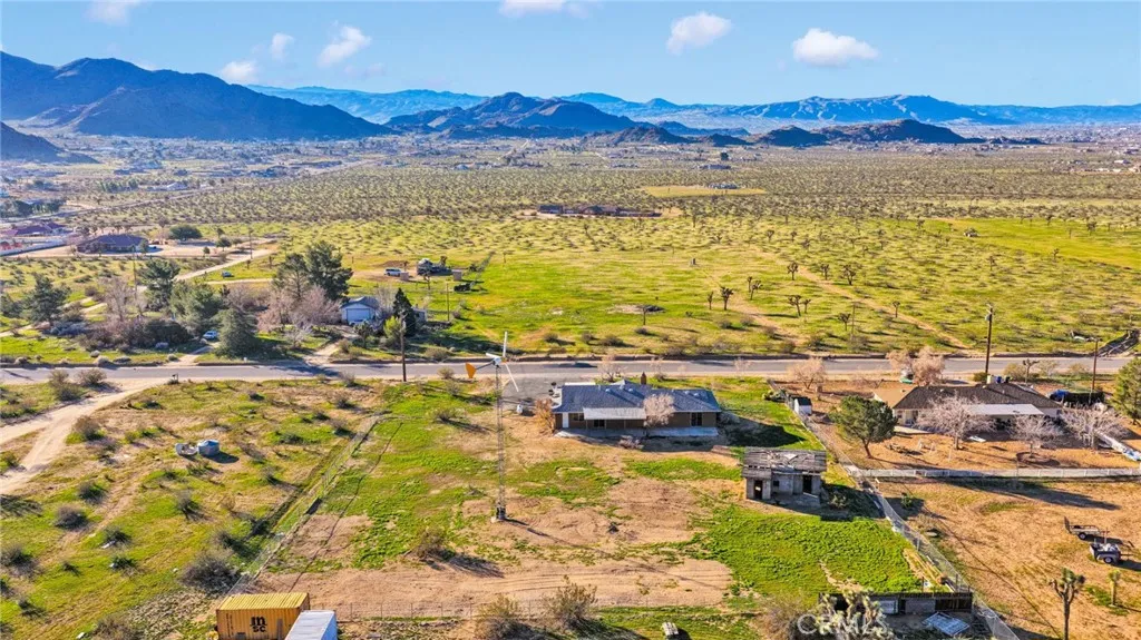 24726 Cahuilla, Apple Valley, California 92307 home-pic-38