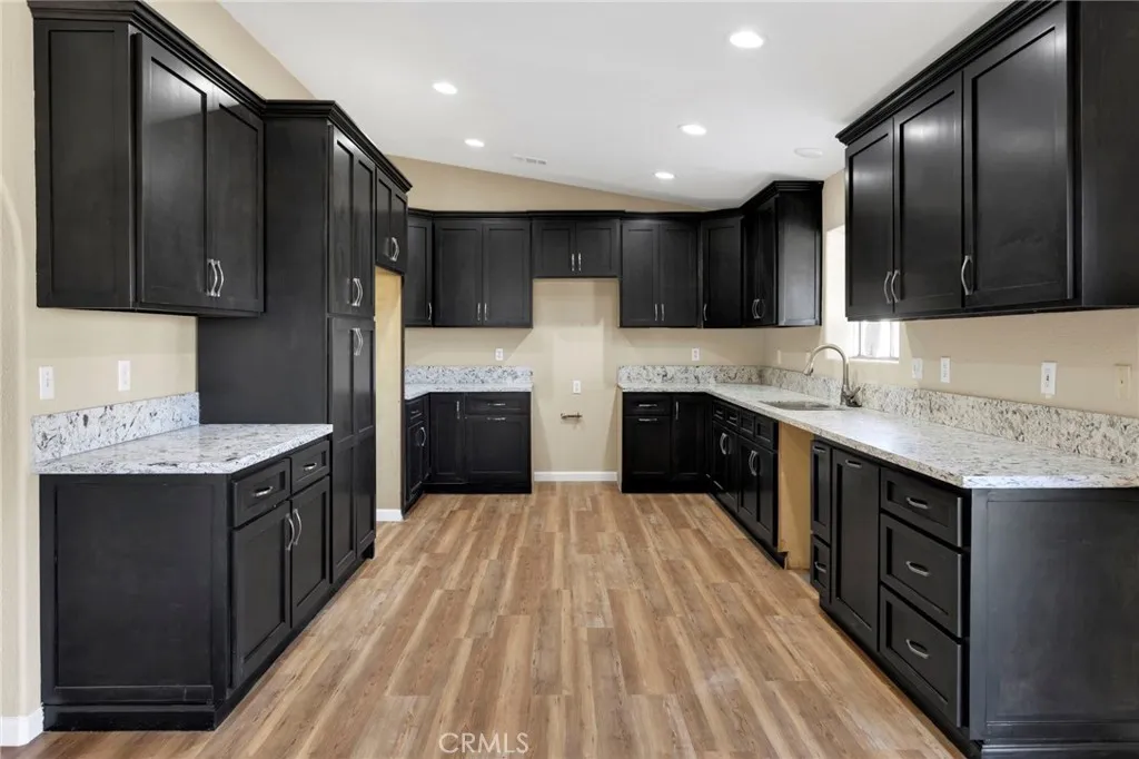 24726 Cahuilla, Apple Valley, California 92307 home-pic-14