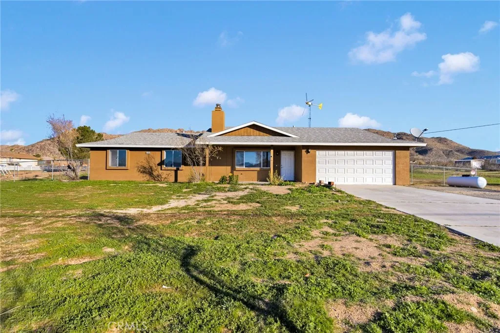 24726 Cahuilla, Apple Valley, California 92307 home-pic-1