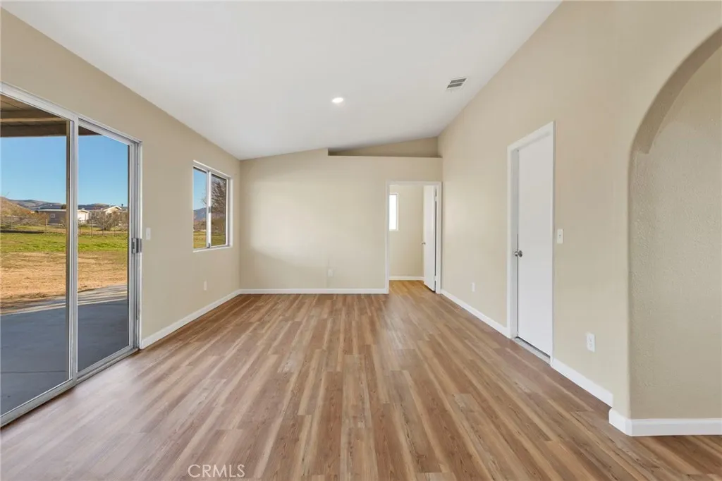 24726 Cahuilla, Apple Valley, California 92307 home-pic-12