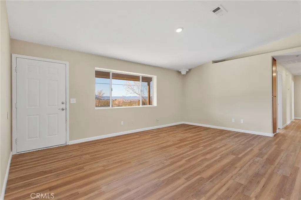 24726 Cahuilla, Apple Valley, California 92307 home-pic-8
