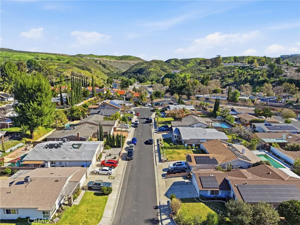 18927 Claycrest, Canyon Country, California 91351 home-pic-32