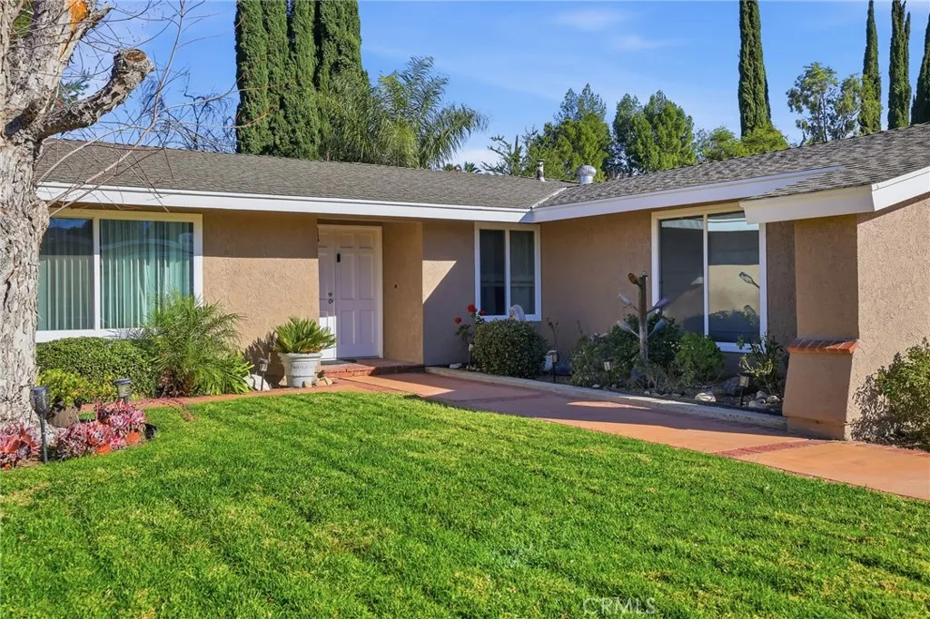 18927 Claycrest, Canyon Country, California 91351 home-pic-2