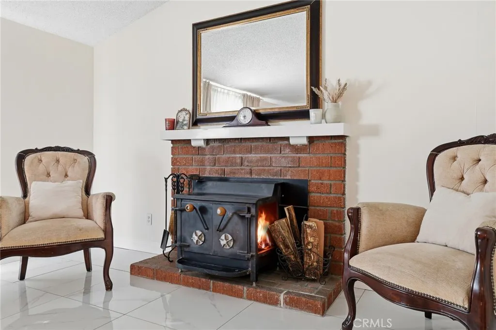 18927 Claycrest, Canyon Country, California 91351 home-pic-6