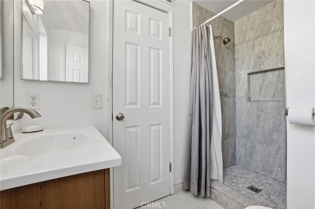 18927 Claycrest, Canyon Country, California 91351 home-pic-24