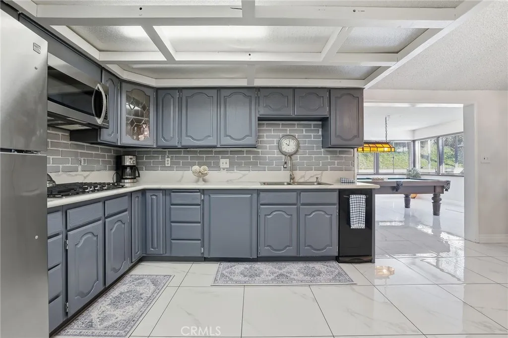 18927 Claycrest, Canyon Country, California 91351 home-pic-10