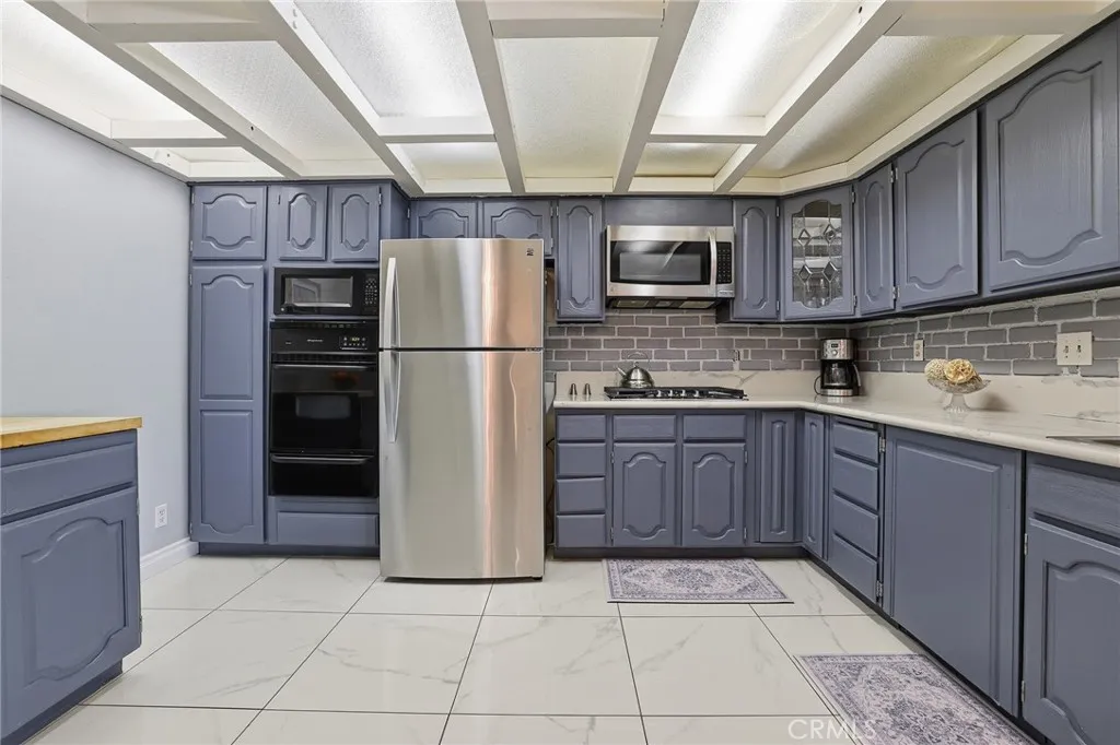 18927 Claycrest, Canyon Country, California 91351 home-pic-13