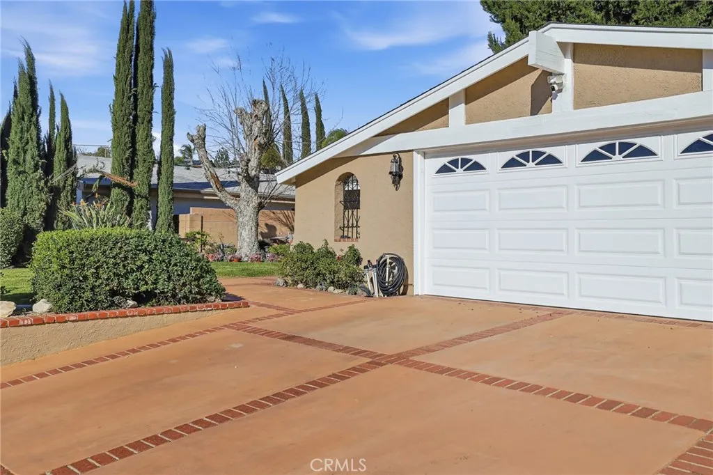 18927 Claycrest, Canyon Country, California 91351 home-pic-3