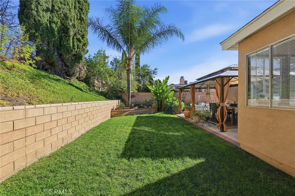 18927 Claycrest, Canyon Country, California 91351 home-pic-26