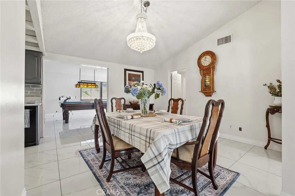 18927 Claycrest, Canyon Country, California 91351 home-pic-8