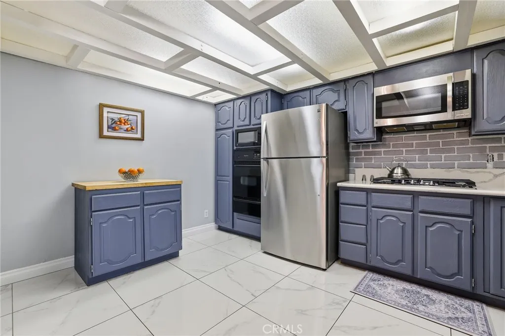 18927 Claycrest, Canyon Country, California 91351 home-pic-11