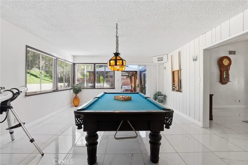 18927 Claycrest, Canyon Country, California 91351 home-pic-18