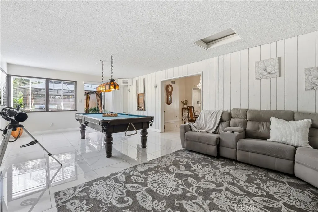 18927 Claycrest, Canyon Country, California 91351 home-pic-17