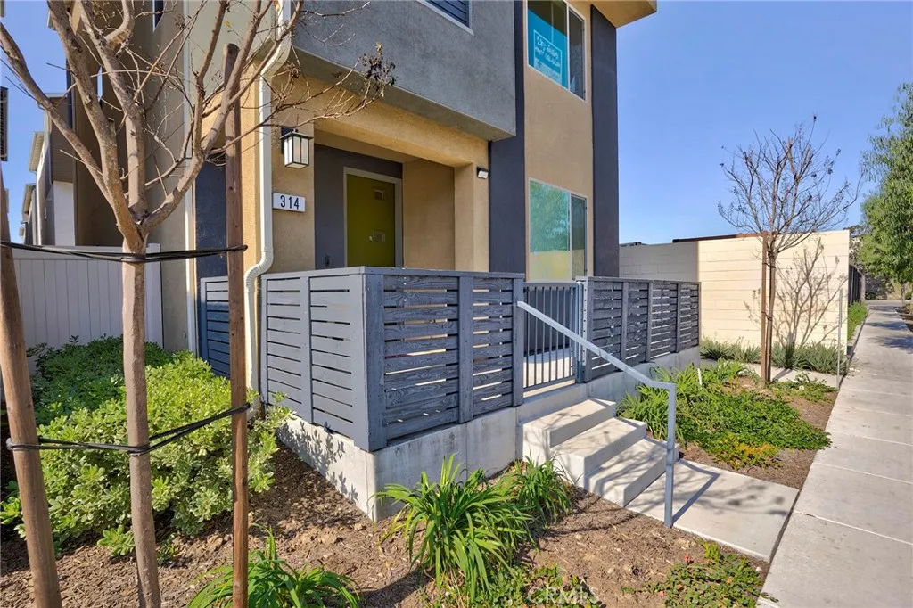 314 N Standard, Santa Ana, California 92701 home-pic-2