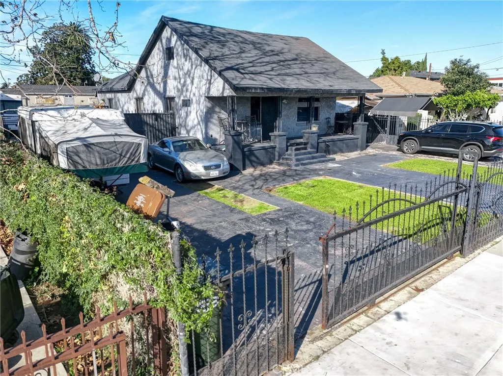 11113 Berendo Avenue, Los Angeles, California 90044 home-pic-3