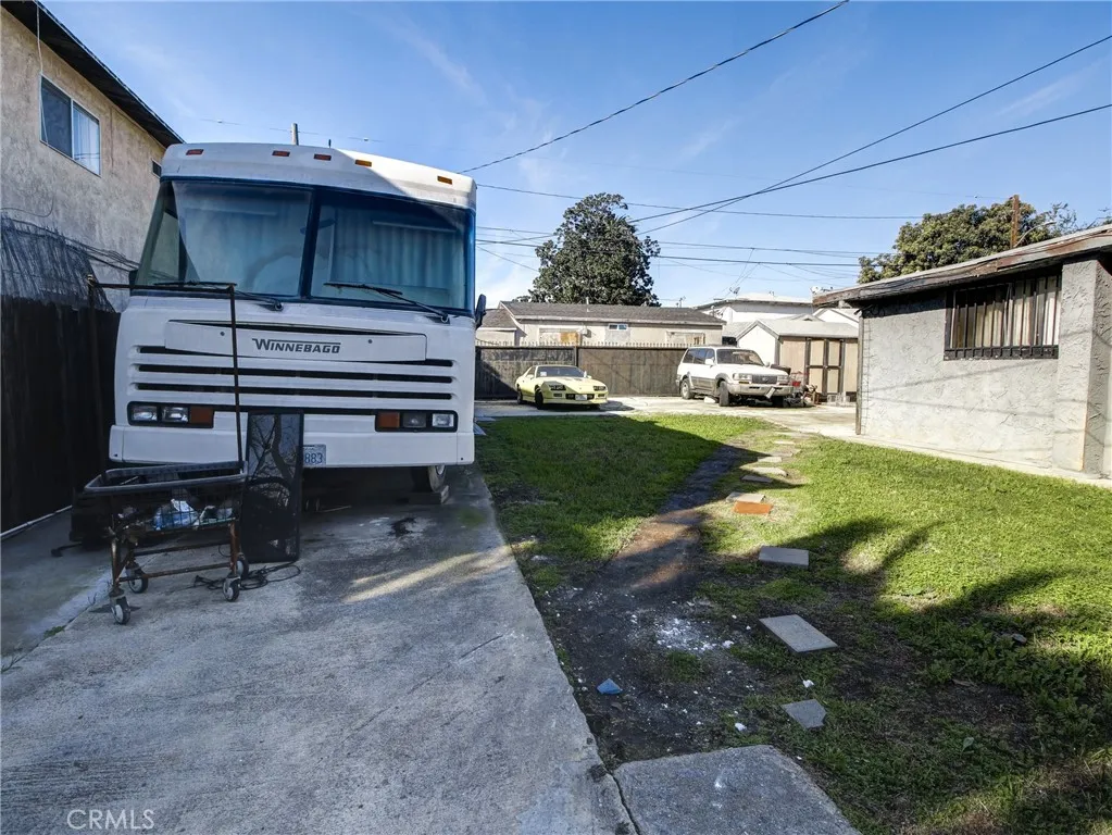 11113 Berendo Avenue, Los Angeles, California 90044 home-pic-11
