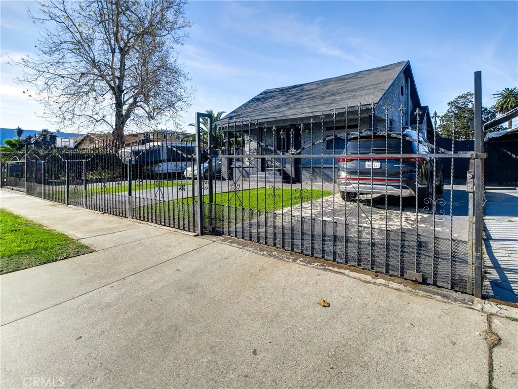 11113 Berendo Avenue, Los Angeles, California 90044 home-pic-8