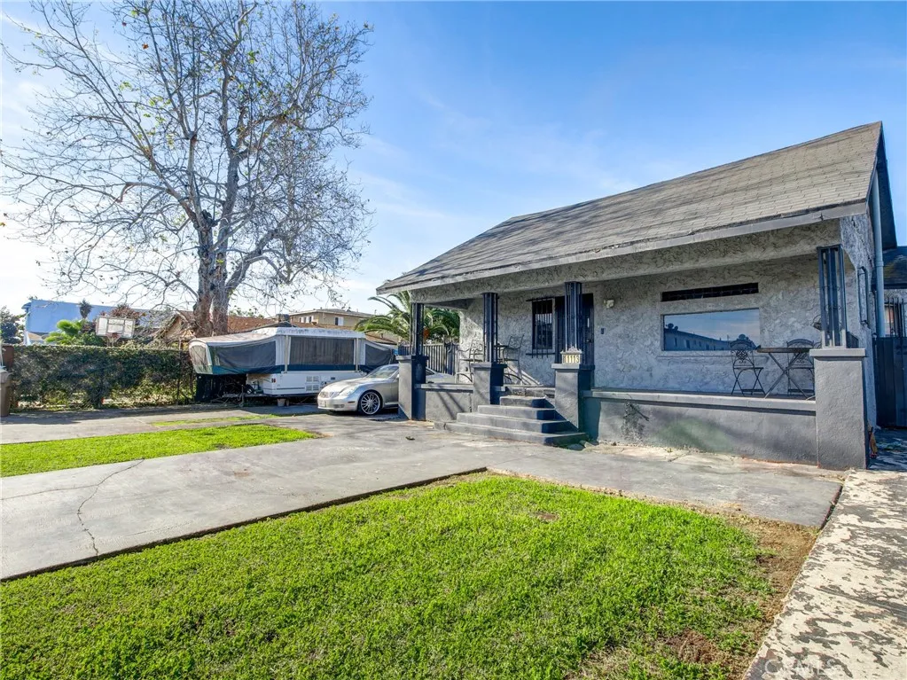 11113 Berendo Avenue, Los Angeles, California 90044 home-pic-9