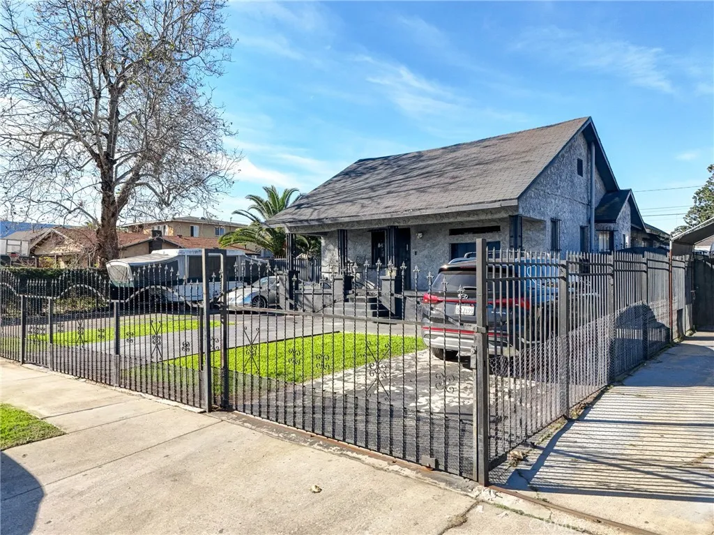11113 Berendo Avenue, Los Angeles, California 90044 home-pic-20
