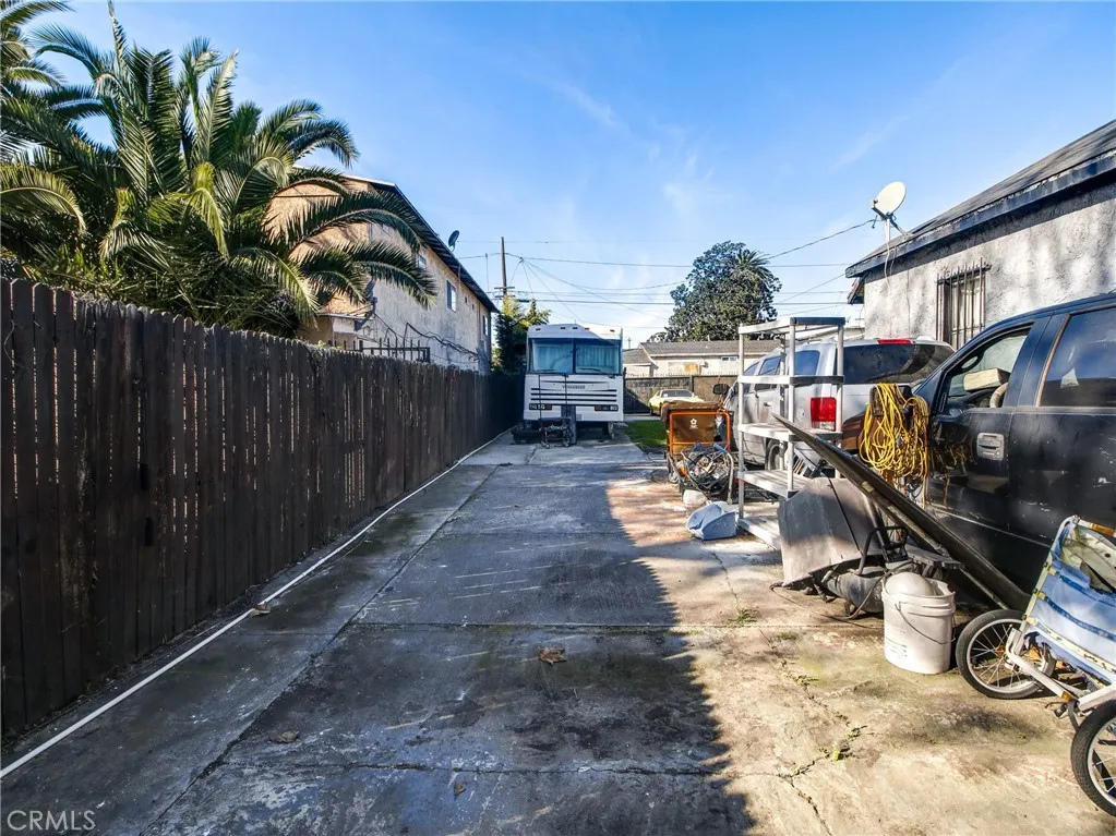 11113 Berendo Avenue, Los Angeles, California 90044 home-pic-10