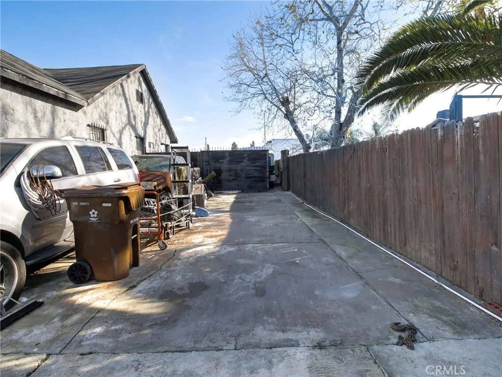 11113 Berendo Avenue, Los Angeles, California 90044 home-pic-17