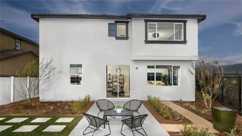 2439 Gunner Ridge Way, Rialto, California 92377 home-pic-12